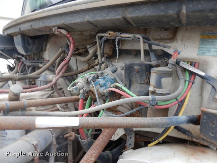 image for item HD9137 2001 Freightliner FL80  tank truck