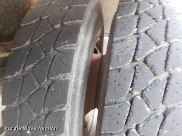 image for item HD9137 2001 Freightliner FL80  tank truck