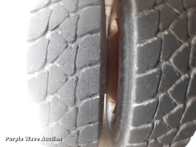 image for item HD9137 2001 Freightliner FL80  tank truck