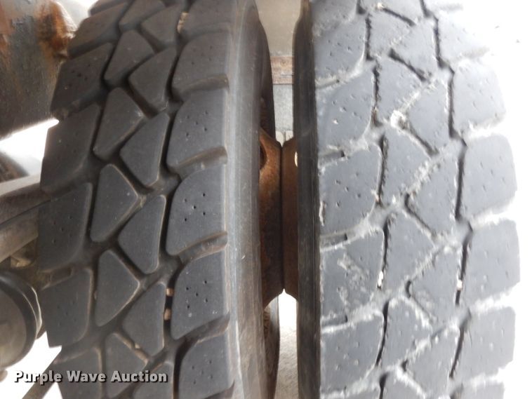 image for item HD9137 2001 Freightliner FL80  tank truck