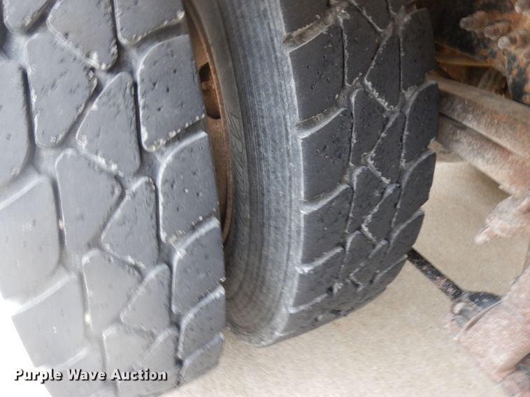 image for item HD9137 2001 Freightliner FL80  tank truck