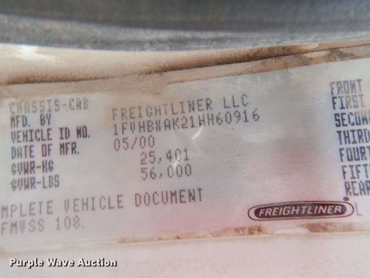 image for item HD9137 2001 Freightliner FL80  tank truck