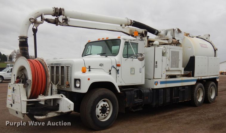 image for item HD9139 1999 International 2554  sewer jetter truck
