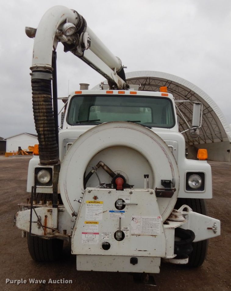 image for item HD9139 1999 International 2554  sewer jetter truck