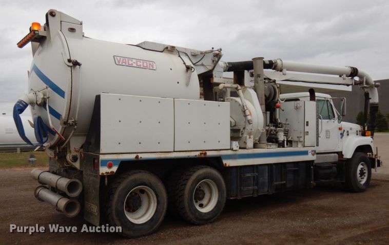 image for item HD9139 1999 International 2554  sewer jetter truck