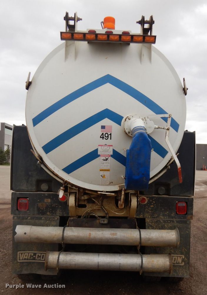 image for item HD9139 1999 International 2554  sewer jetter truck