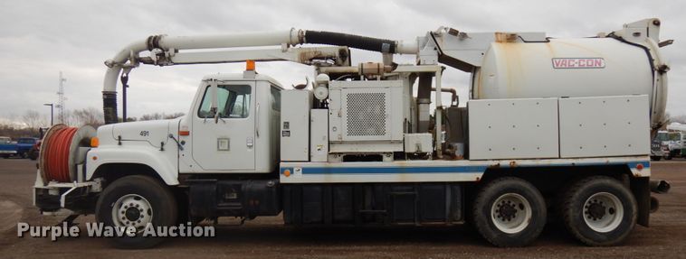 image for item HD9139 1999 International 2554  sewer jetter truck