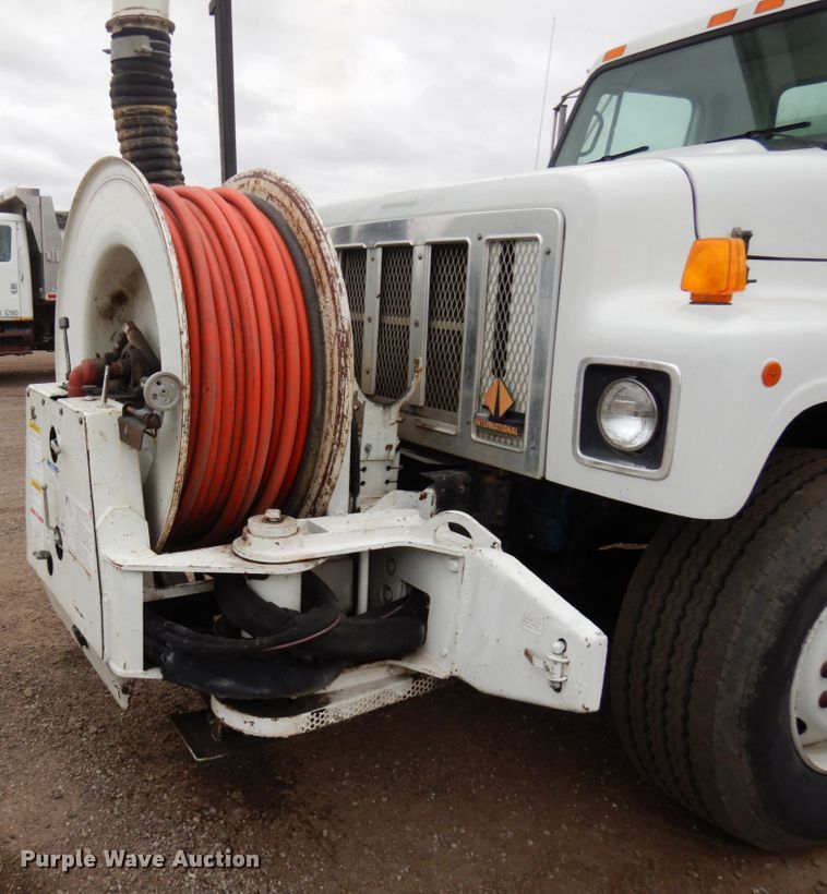 image for item HD9139 1999 International 2554  sewer jetter truck