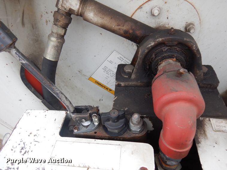 image for item HD9139 1999 International 2554  sewer jetter truck