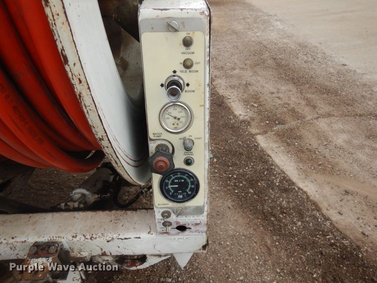 image for item HD9139 1999 International 2554  sewer jetter truck