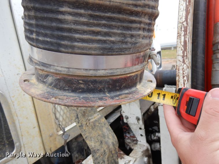 image for item HD9139 1999 International 2554  sewer jetter truck