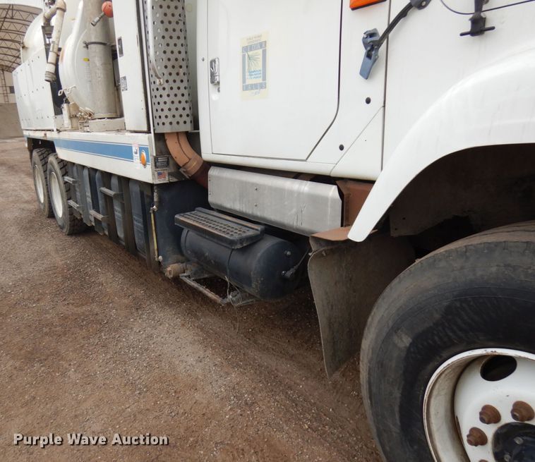 image for item HD9139 1999 International 2554  sewer jetter truck