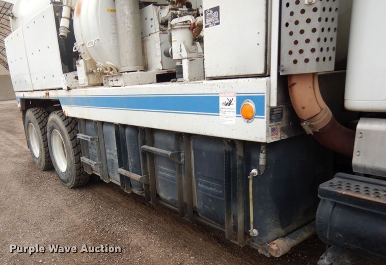 image for item HD9139 1999 International 2554  sewer jetter truck