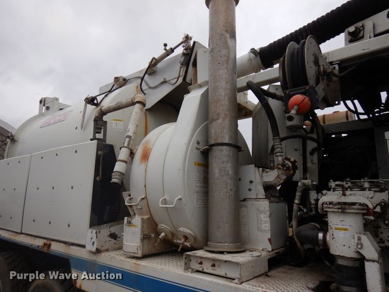 image for item HD9139 1999 International 2554  sewer jetter truck