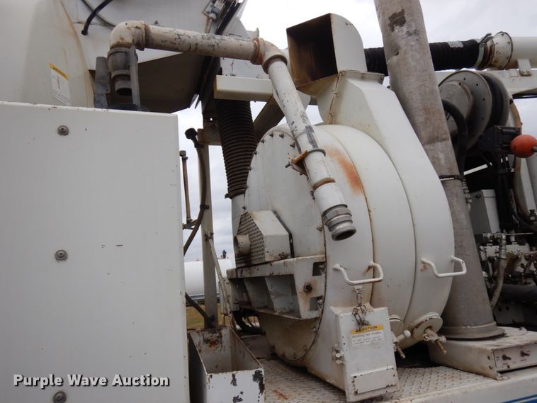 image for item HD9139 1999 International 2554  sewer jetter truck