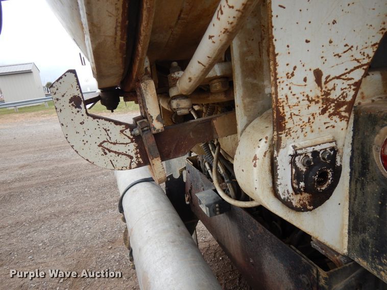 image for item HD9139 1999 International 2554  sewer jetter truck