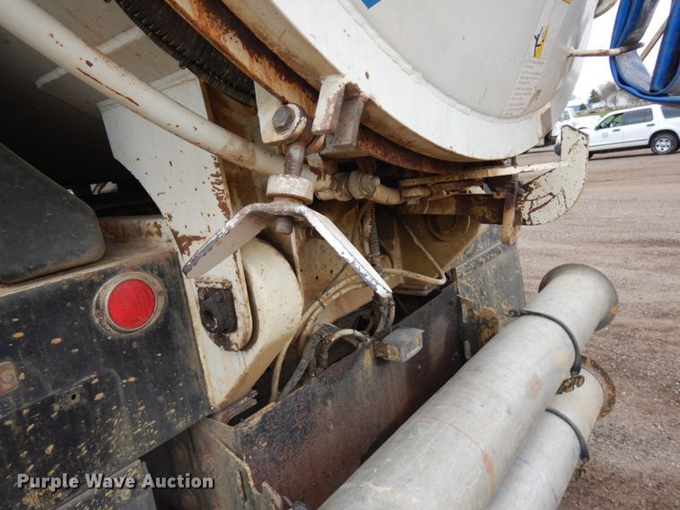 image for item HD9139 1999 International 2554  sewer jetter truck