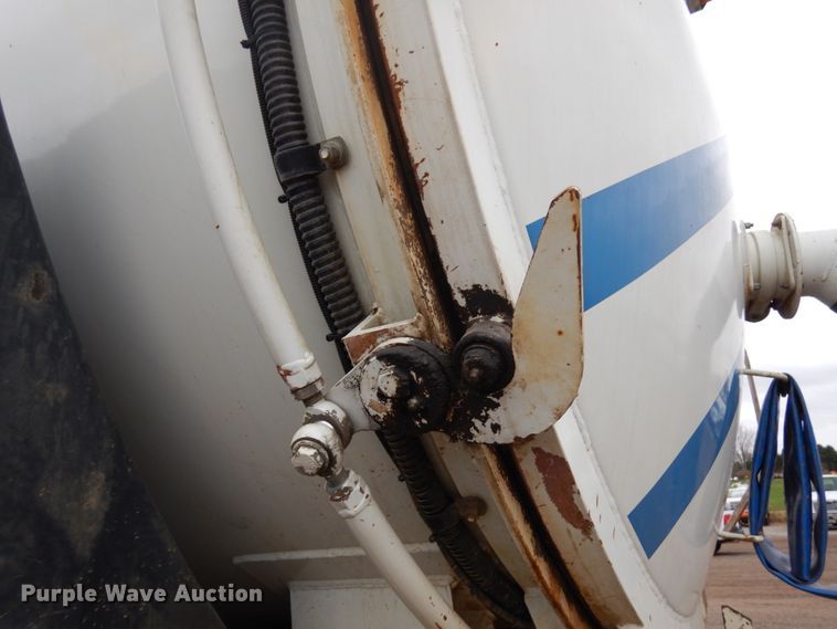 image for item HD9139 1999 International 2554  sewer jetter truck