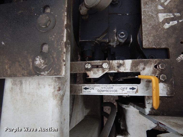 image for item HD9139 1999 International 2554  sewer jetter truck