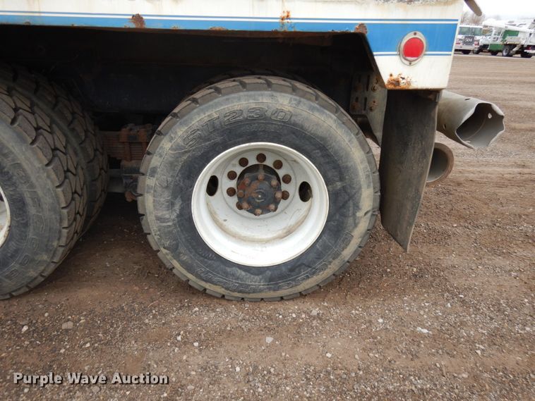 image for item HD9139 1999 International 2554  sewer jetter truck