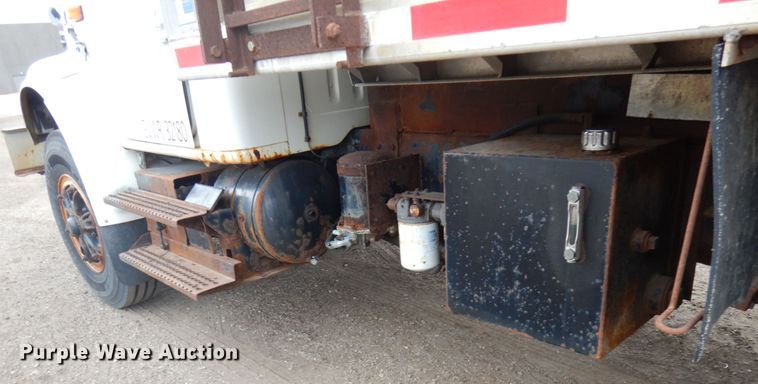 image for item HD9140 1998 International 4700  dump truck