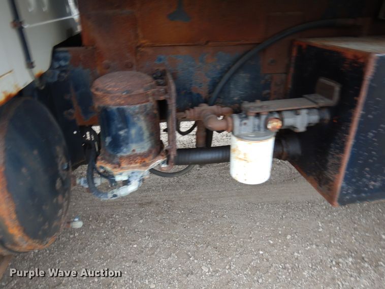 image for item HD9140 1998 International 4700  dump truck