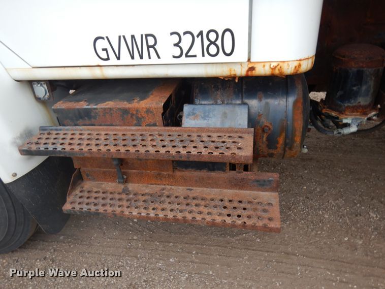 image for item HD9140 1998 International 4700  dump truck