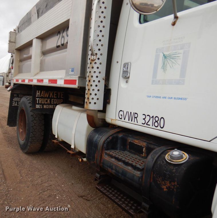 image for item HD9140 1998 International 4700  dump truck