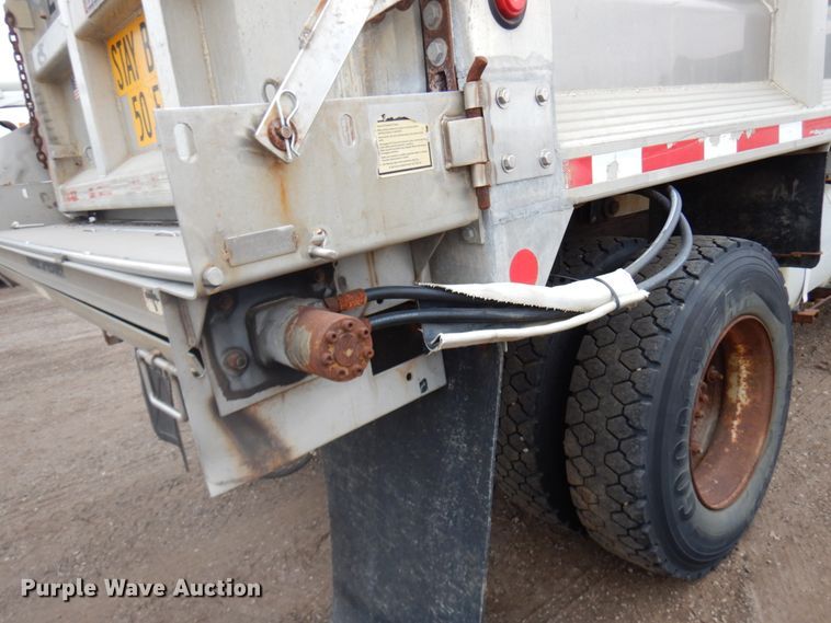 image for item HD9140 1998 International 4700  dump truck