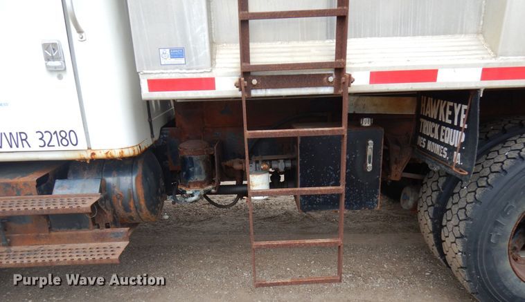 image for item HD9140 1998 International 4700  dump truck