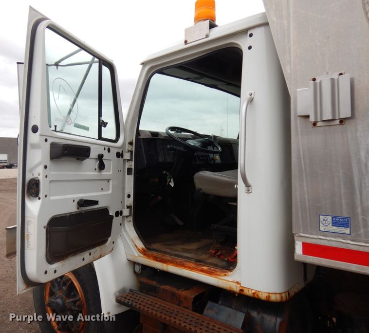 image for item HD9140 1998 International 4700  dump truck