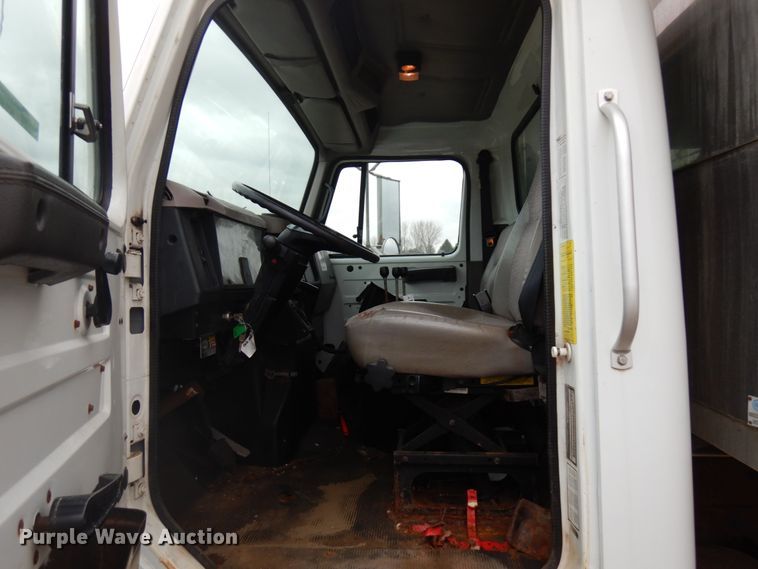 image for item HD9140 1998 International 4700  dump truck