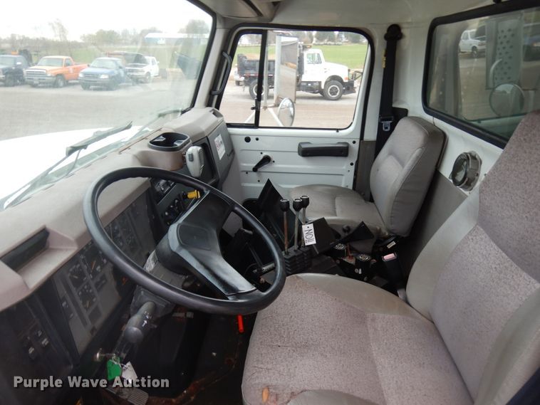 image for item HD9140 1998 International 4700  dump truck