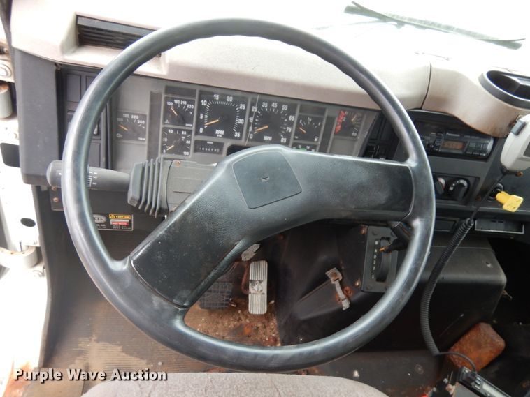 image for item HD9140 1998 International 4700  dump truck