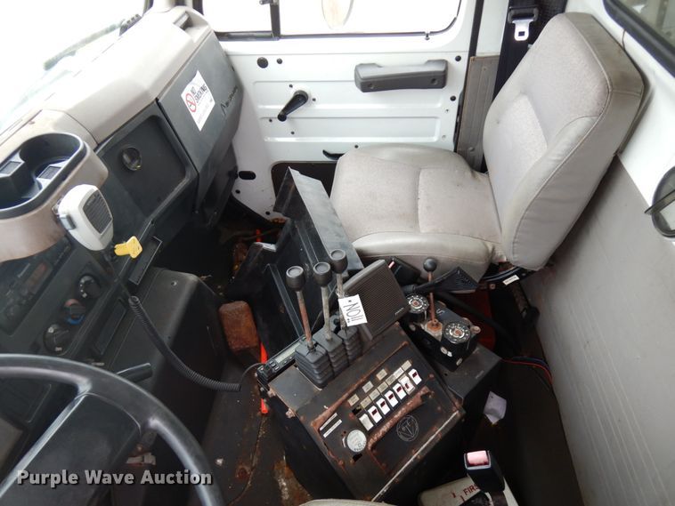 image for item HD9140 1998 International 4700  dump truck