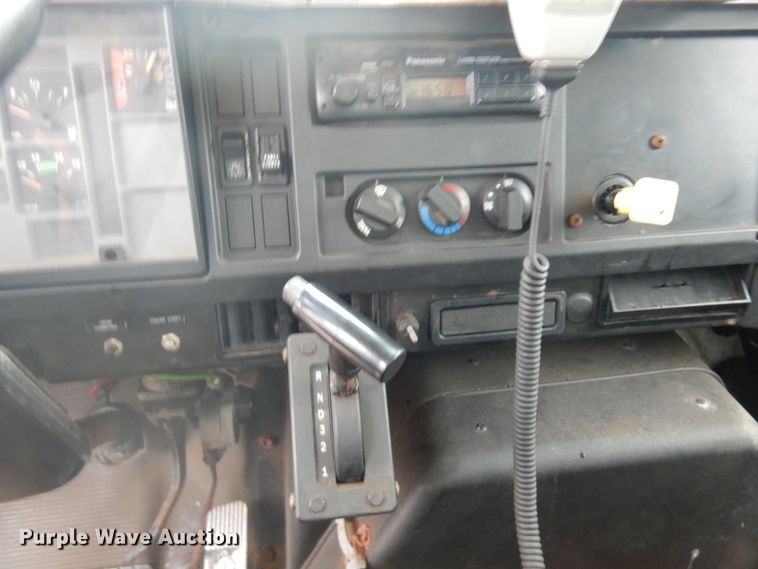 image for item HD9140 1998 International 4700  dump truck