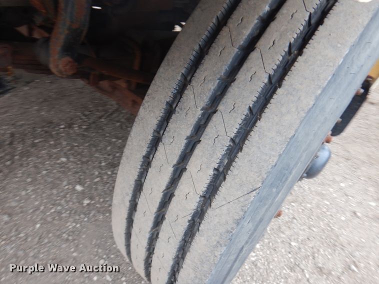 image for item HD9140 1998 International 4700  dump truck