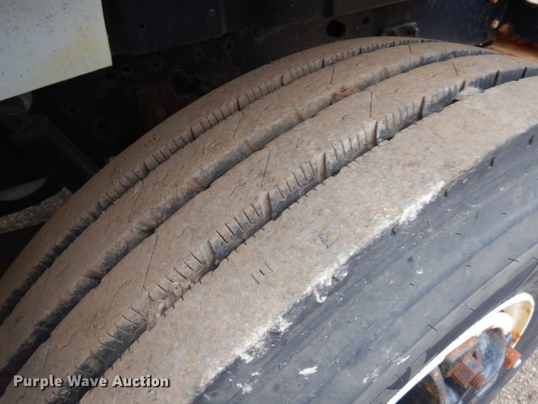 image for item HD9140 1998 International 4700  dump truck