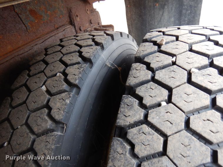 image for item HD9140 1998 International 4700  dump truck