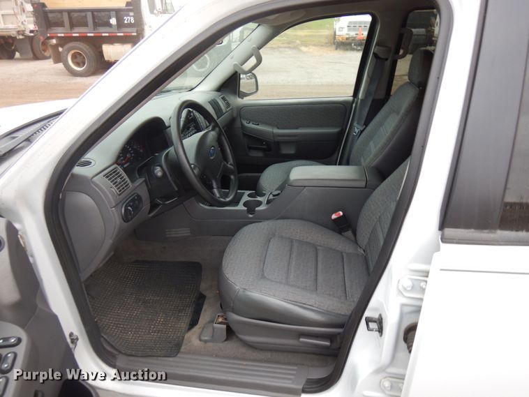 image for item HD9141 2003 Ford Explorer  SUV