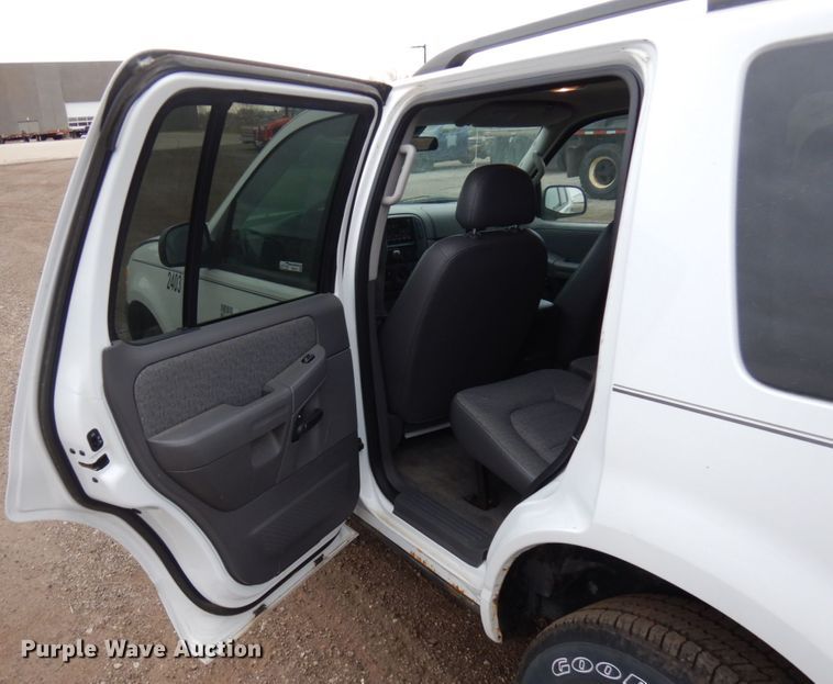image for item HD9141 2003 Ford Explorer  SUV
