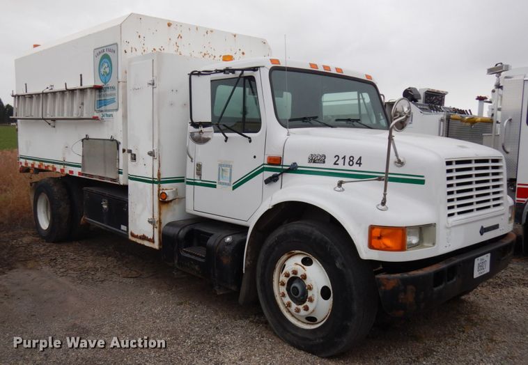 image for item HD9143 1995 International 4900  chipper truck