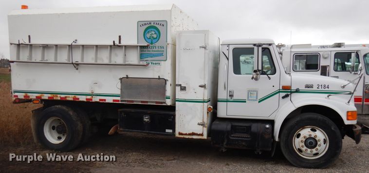 image for item HD9143 1995 International 4900  chipper truck