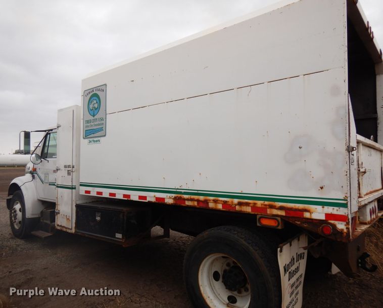 image for item HD9143 1995 International 4900  chipper truck
