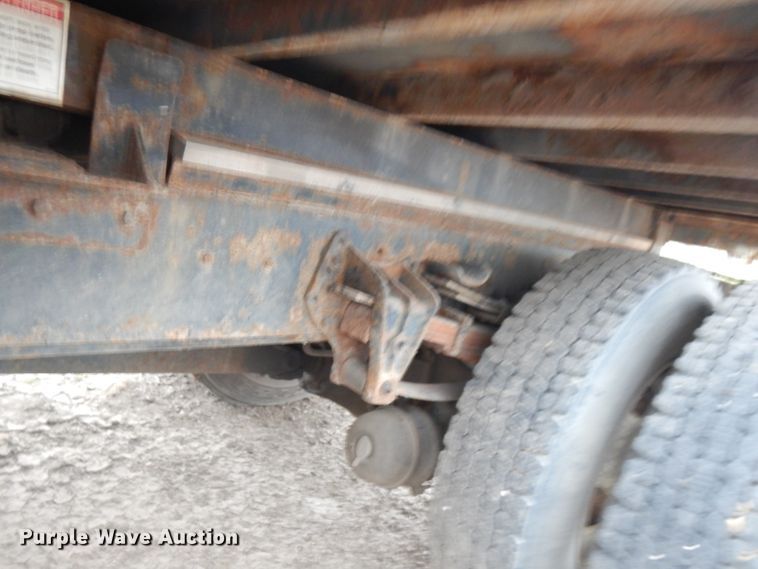 image for item HD9143 1995 International 4900  chipper truck