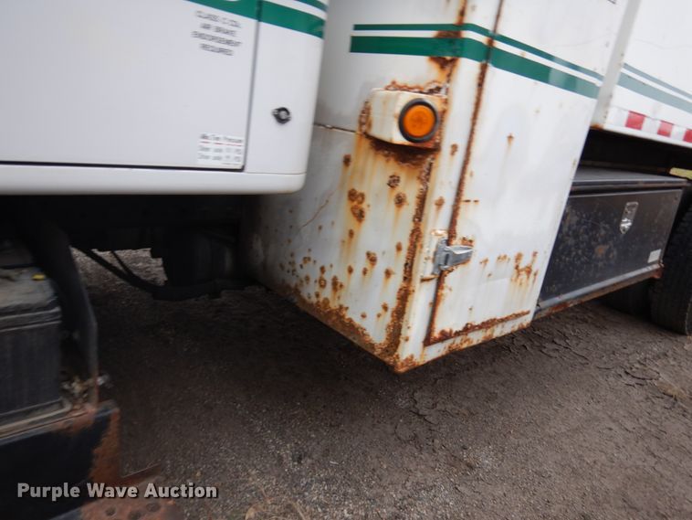 image for item HD9143 1995 International 4900  chipper truck