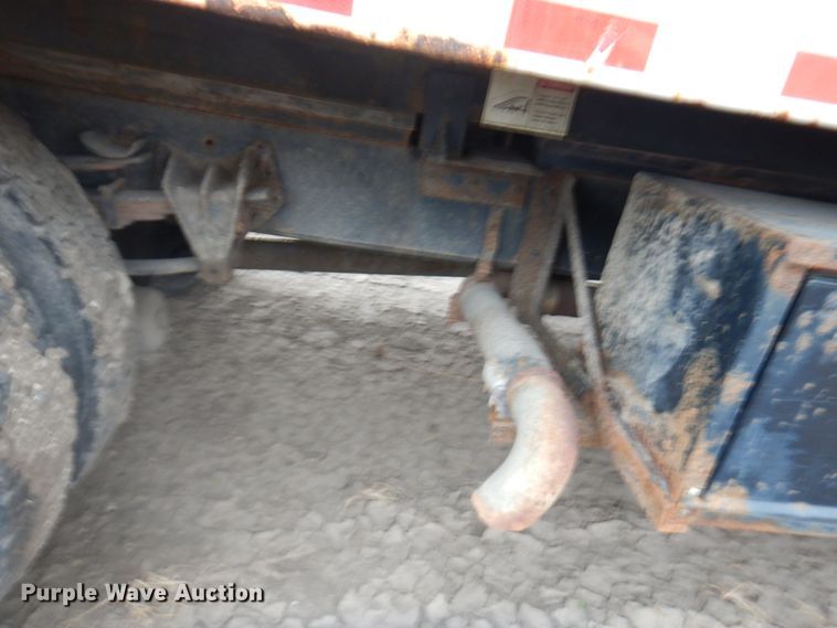 image for item HD9143 1995 International 4900  chipper truck