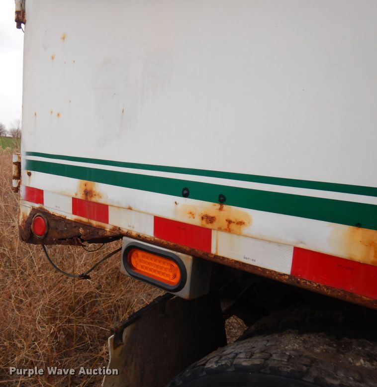 image for item HD9143 1995 International 4900  chipper truck