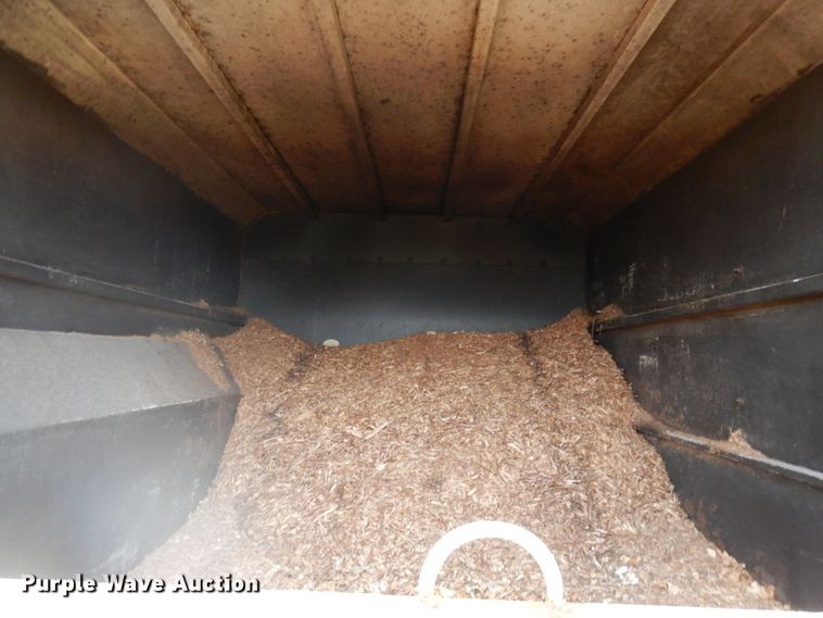 image for item HD9143 1995 International 4900  chipper truck