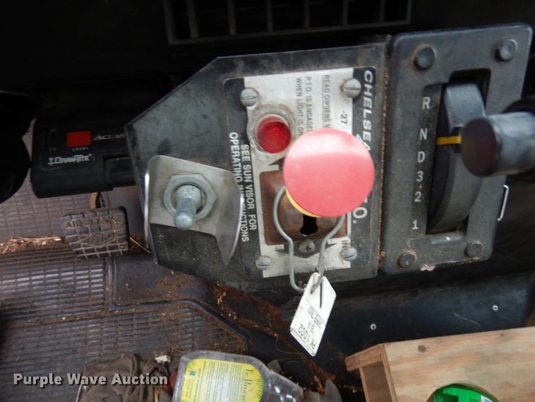 image for item HD9143 1995 International 4900  chipper truck